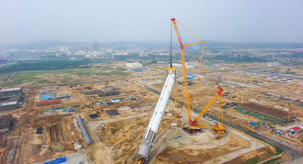 尊龙凯时·【中国区】人生就是搏!自主研制的“全球第一吊”4000吨级履带式起重机首吊成功